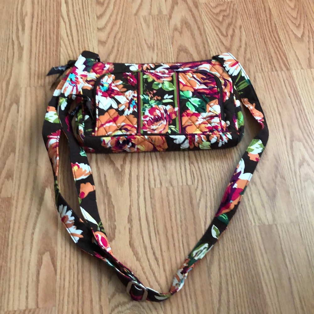 Like new! Vera Bradley floral crossbody bag
